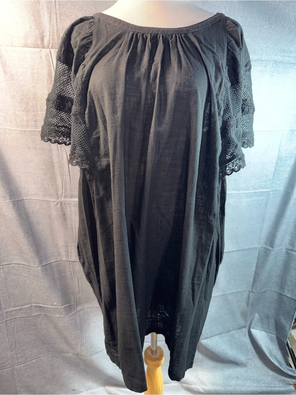 2239-Old Navy Black Boho Crochet Sleeve Peasant Top